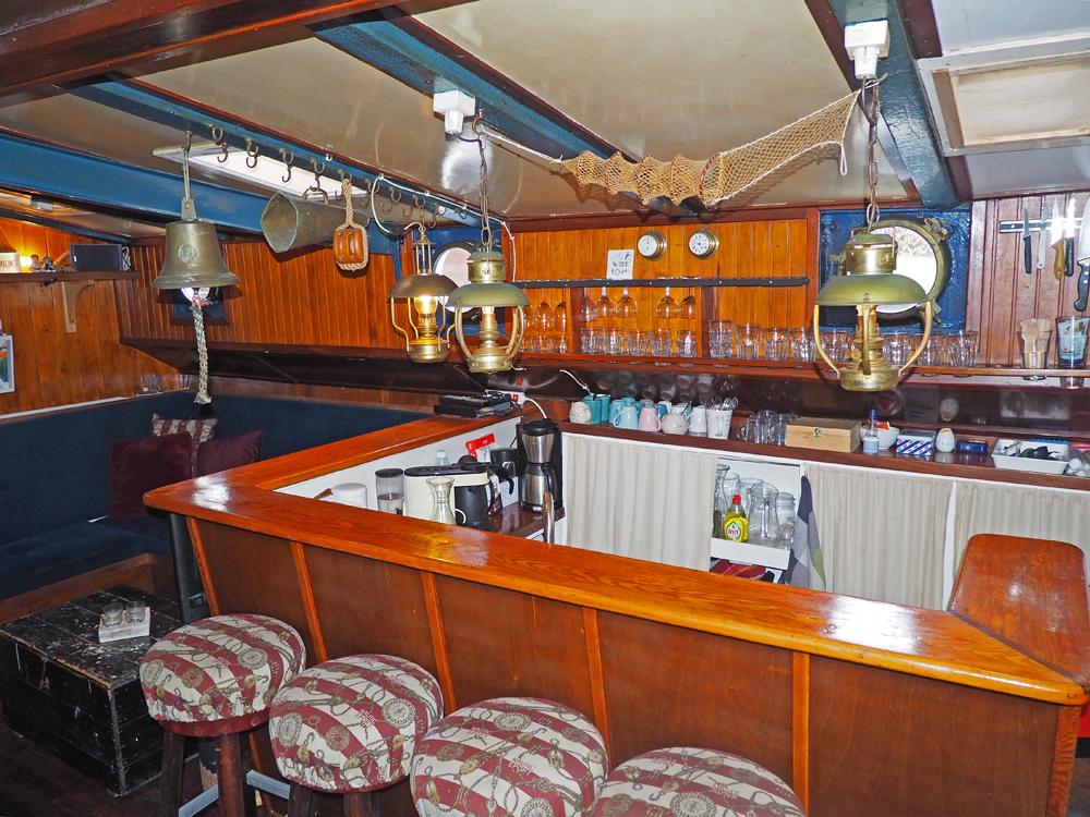 Saloon, Accommodation